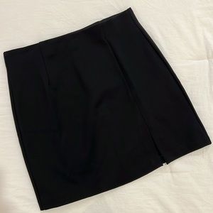 NWOT Stradivarius Fitted Skirt - Black